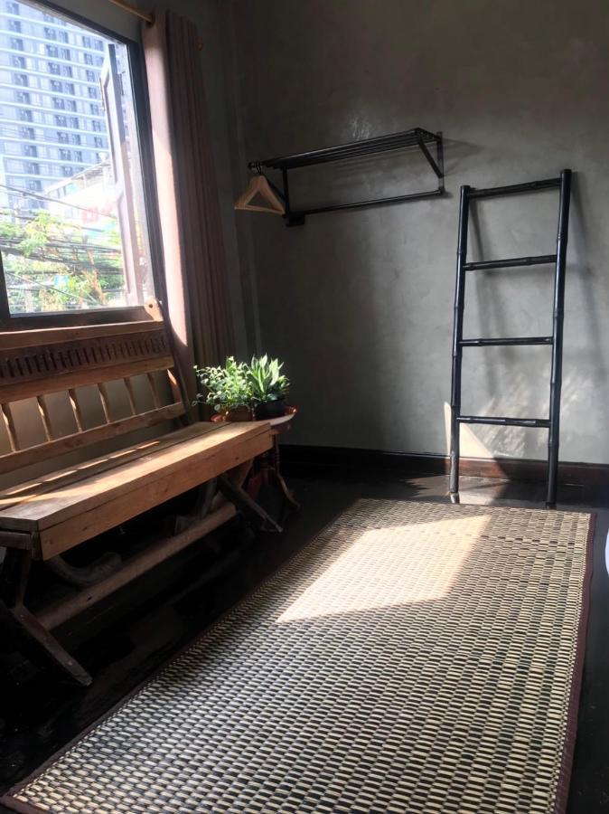 Tang House Hostel Bangkok Exterior photo